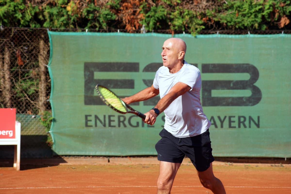 Titelbild zu Gerhard Schütze triumphiert beim Heimturnier