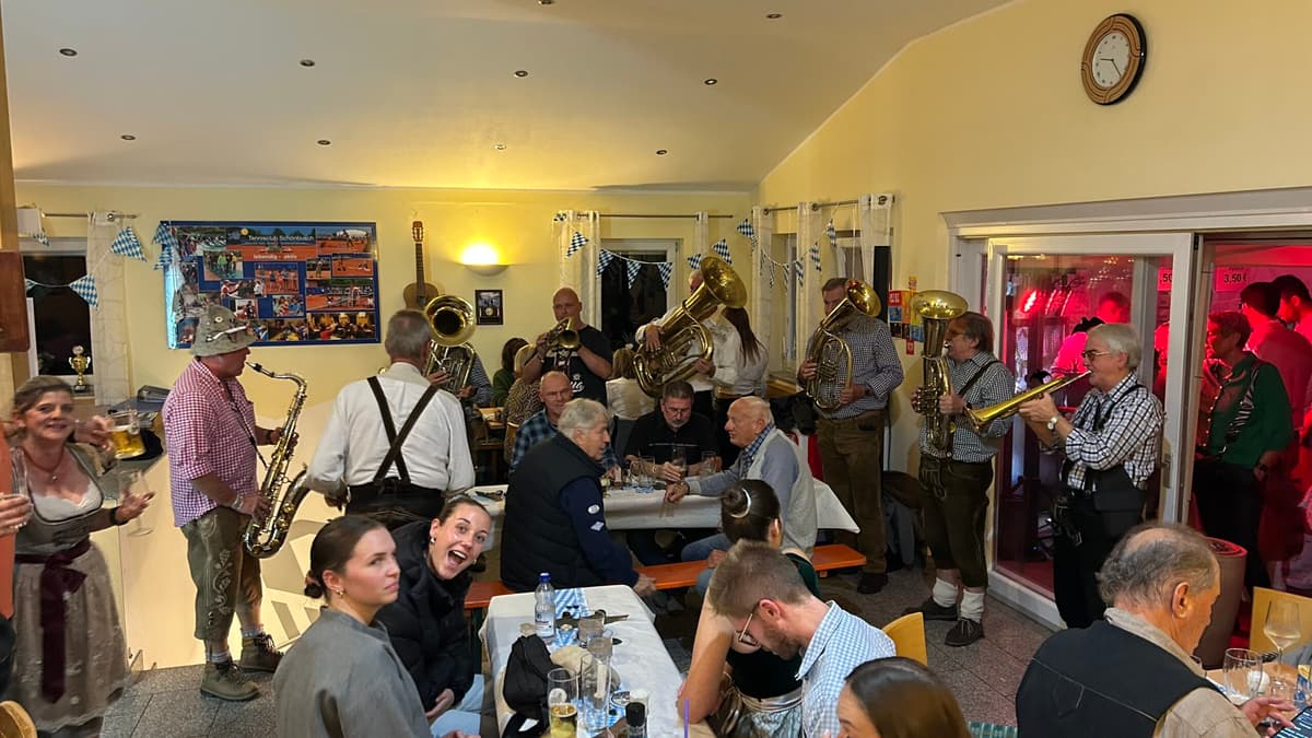 Titelbild zu Oktoberfest: Ein unvergesslicher Abend voller bayerischer Tradition